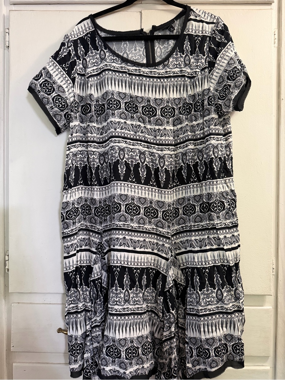 torrid Black & White Printed Short Sleeve Midi Dress